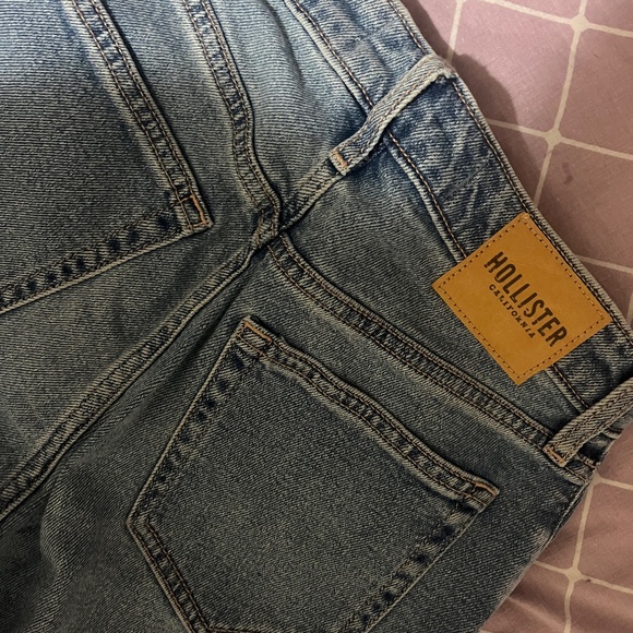 Hollister 90’s Straight Jeans - Picture 3 of 3